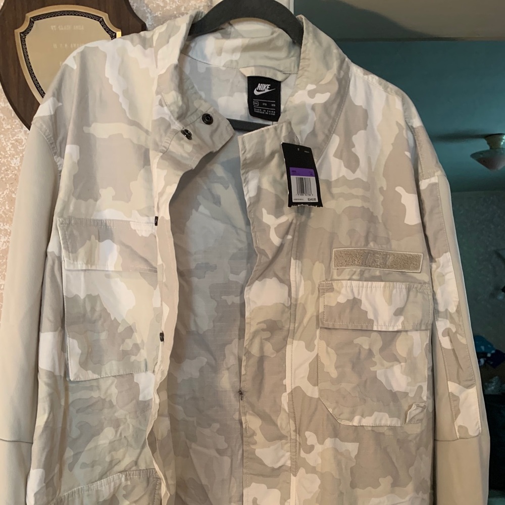 Nike NSW button up jacket.